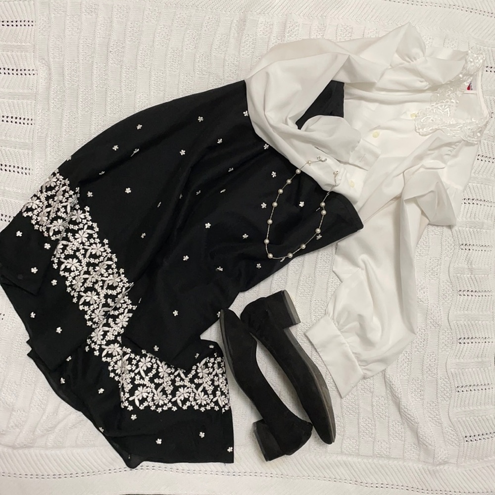 Cute black embroidered skirt
